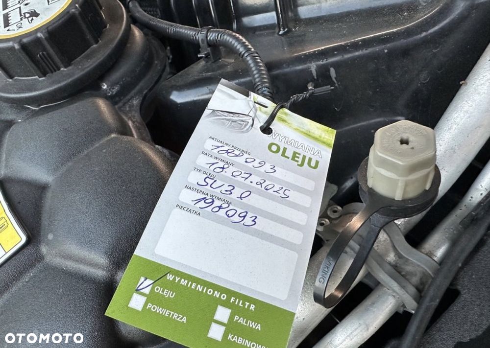 Jaguar XE 2.0 D R-Sport - 32