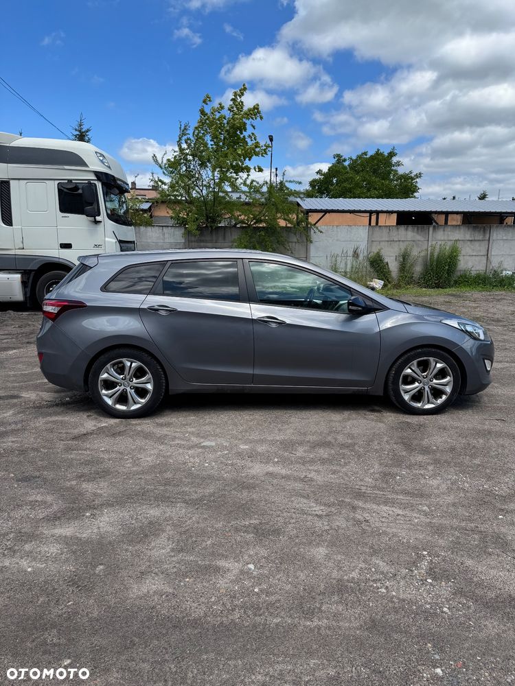 Hyundai i30 blue 1.6 CRDi Style - 6