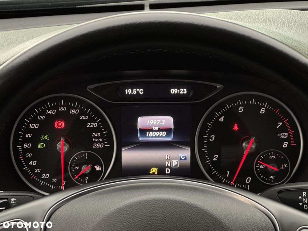 Mercedes-Benz GLA 180 7G-DCT - 18