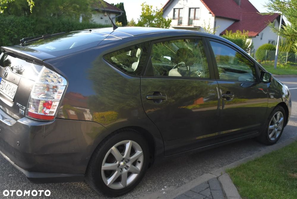 Toyota Prius - 4