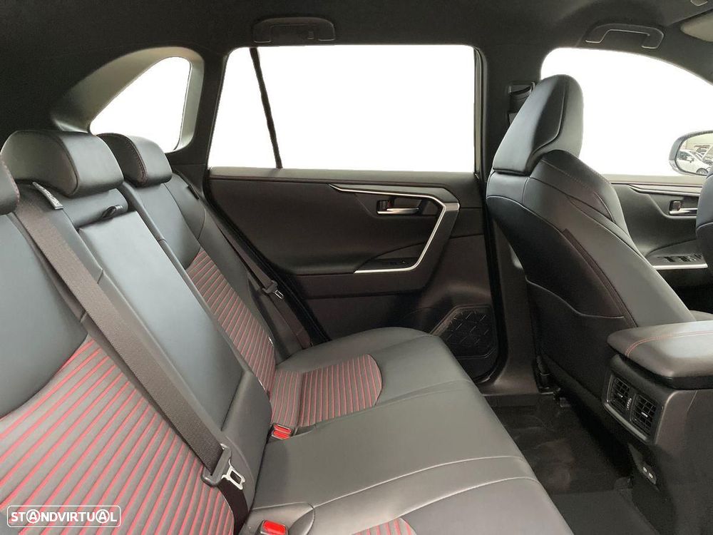 Toyota RAV4 - 8