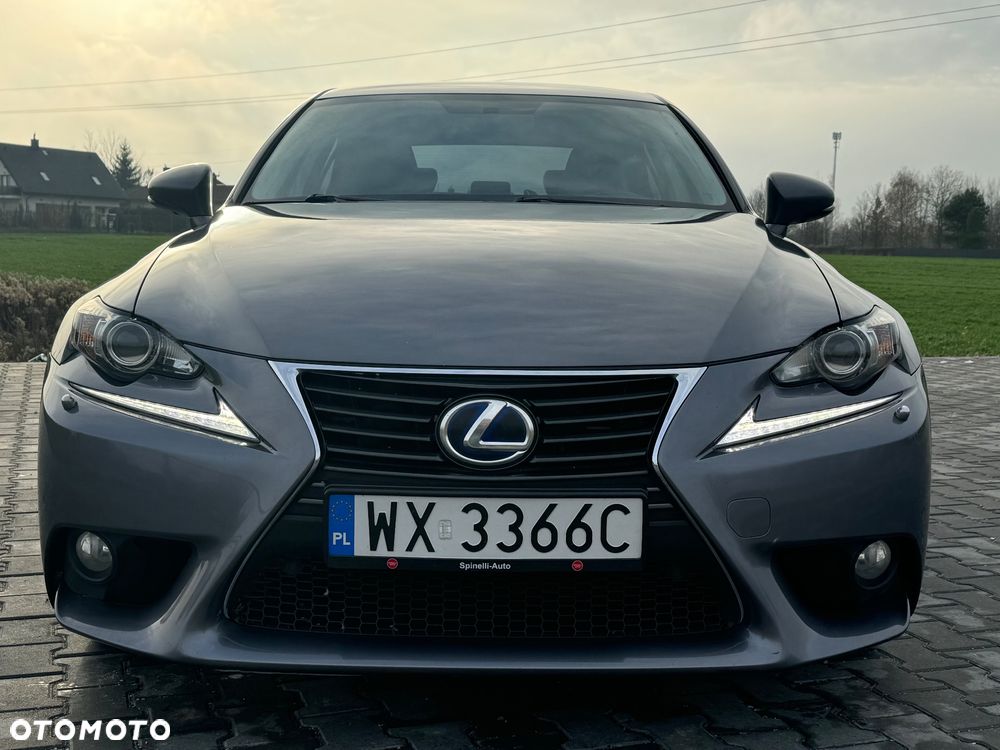 Lexus IS 300h Comfort - 8
