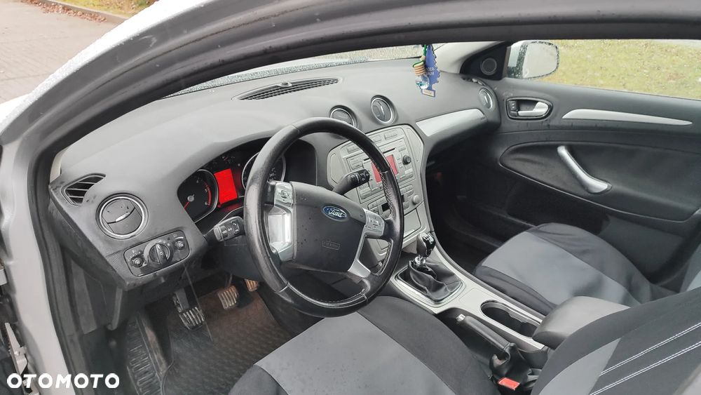 Ford Mondeo 2.0 TDCi Ambiente - 11