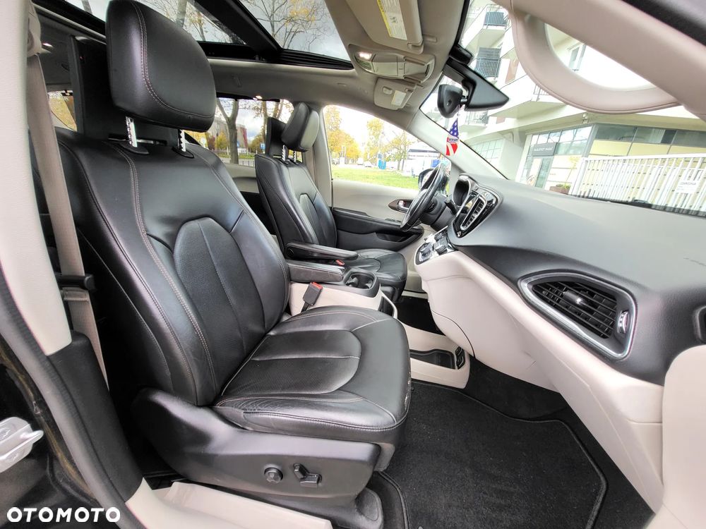 Chrysler Pacifica - 38