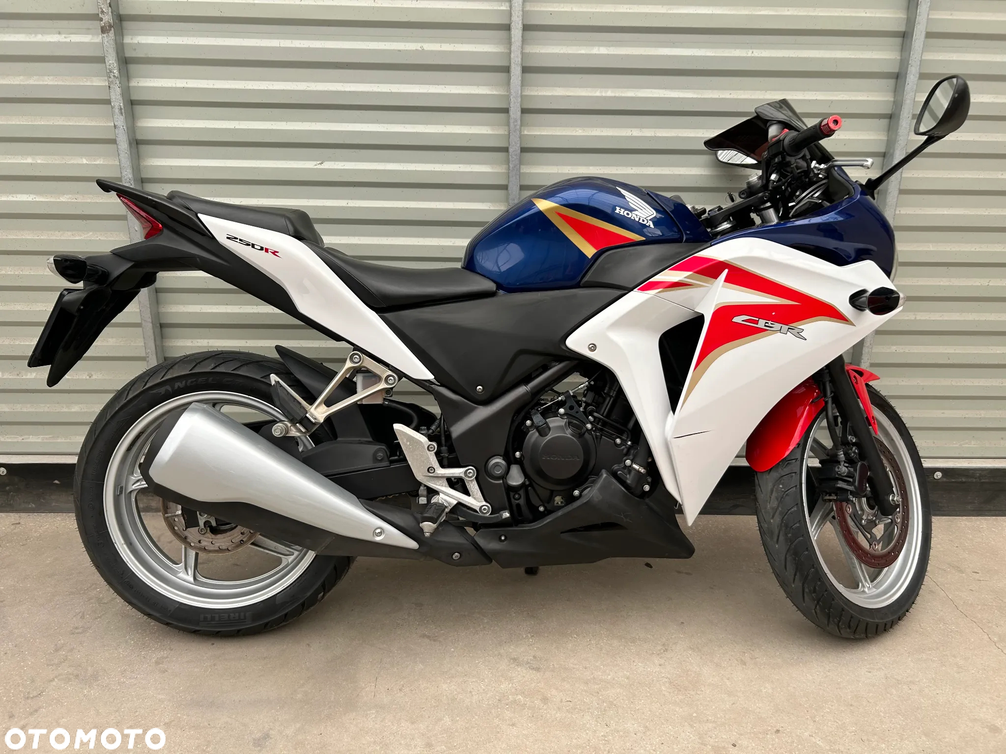 Honda CBR - 8