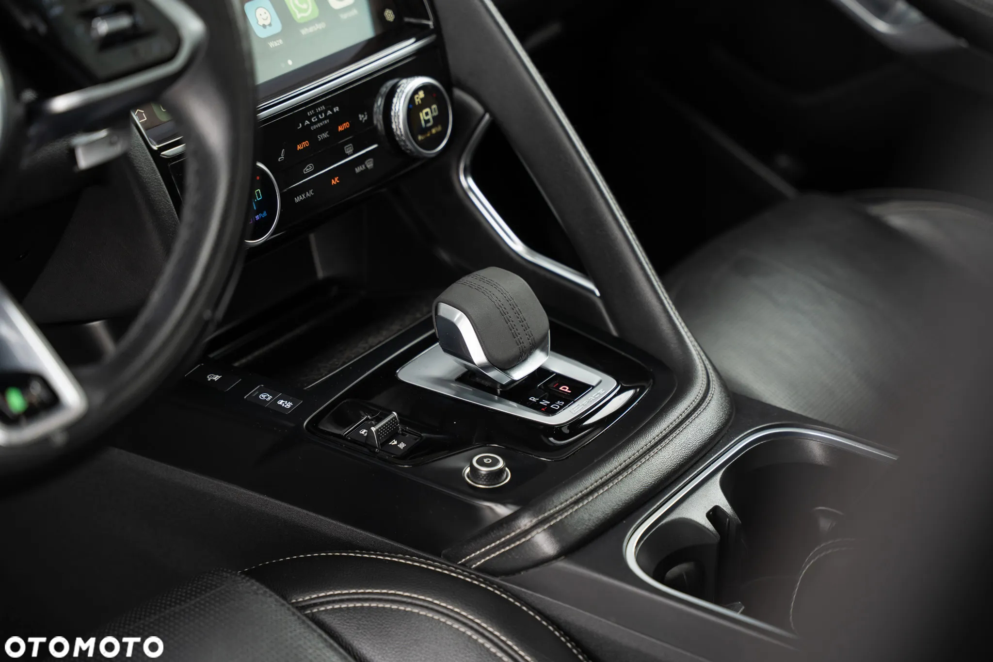 Jaguar E-Pace D200 AWD R-Dynamic - 27