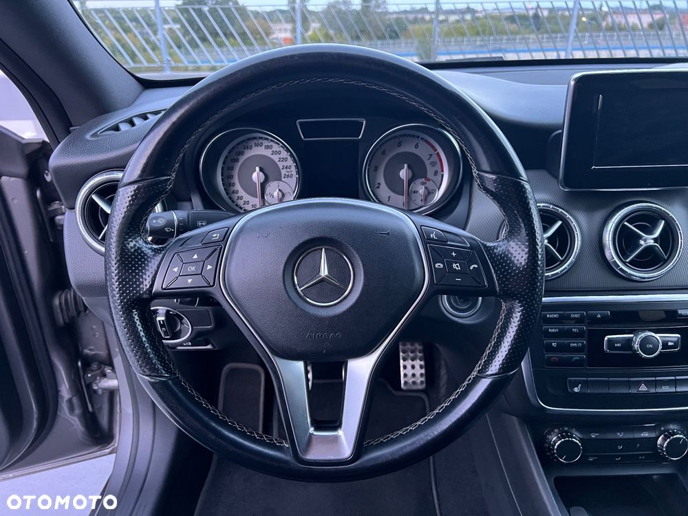Mercedes-Benz CLA 180 BlueEffICIENCY Edition - 17