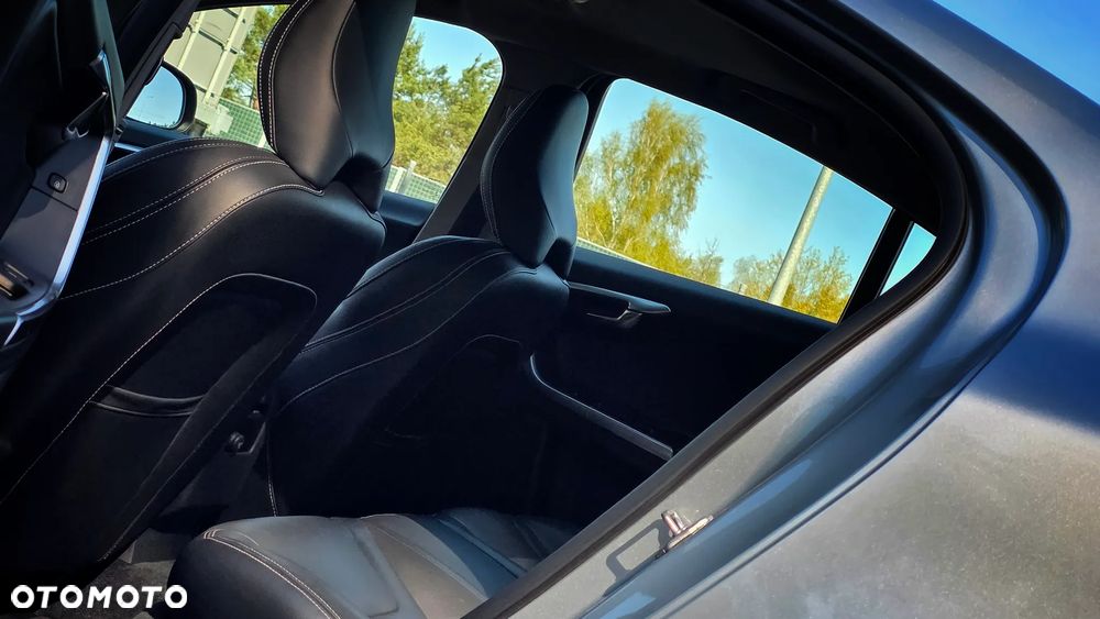 Volvo S60 T5 Drive-E Dynamic Edition (Momentum) - 23
