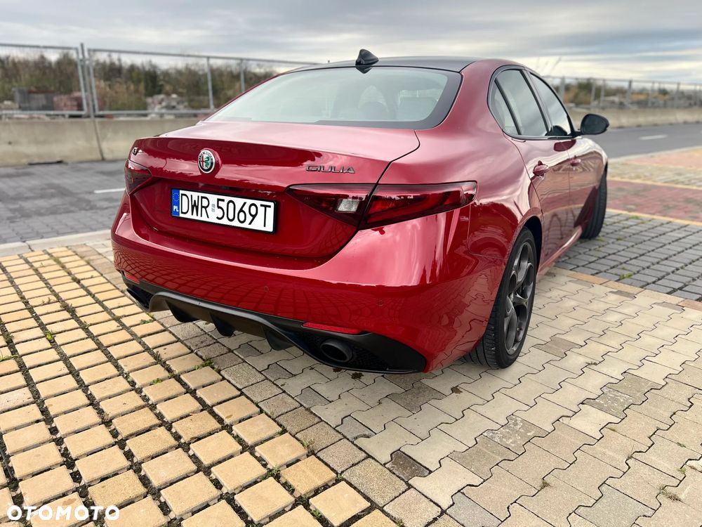 Alfa Romeo Giulia 2.0 Turbo 16V AT8-Q4 Veloce Ti - 4
