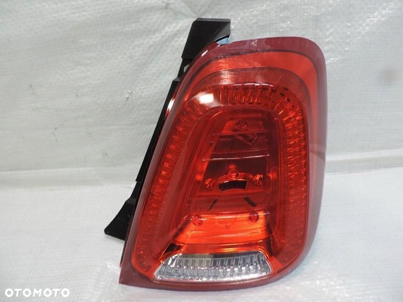 FIAT 500 LIFT PRAWA TYŁ TYLNA LAMPA 52007422 USZKODZONA - 1