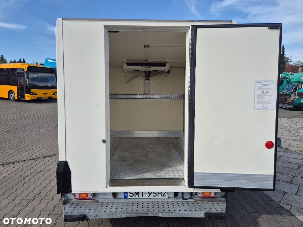 Renault Trafic 115KM / CHŁODNIA IZOTERMA / THERMO KING / PO SERWISACH / GOTOWY DO PRACY / WTYCZKA ZEWNĘTRZNA / 3 MIEJSCA / BEZWYPADKOWY - 25