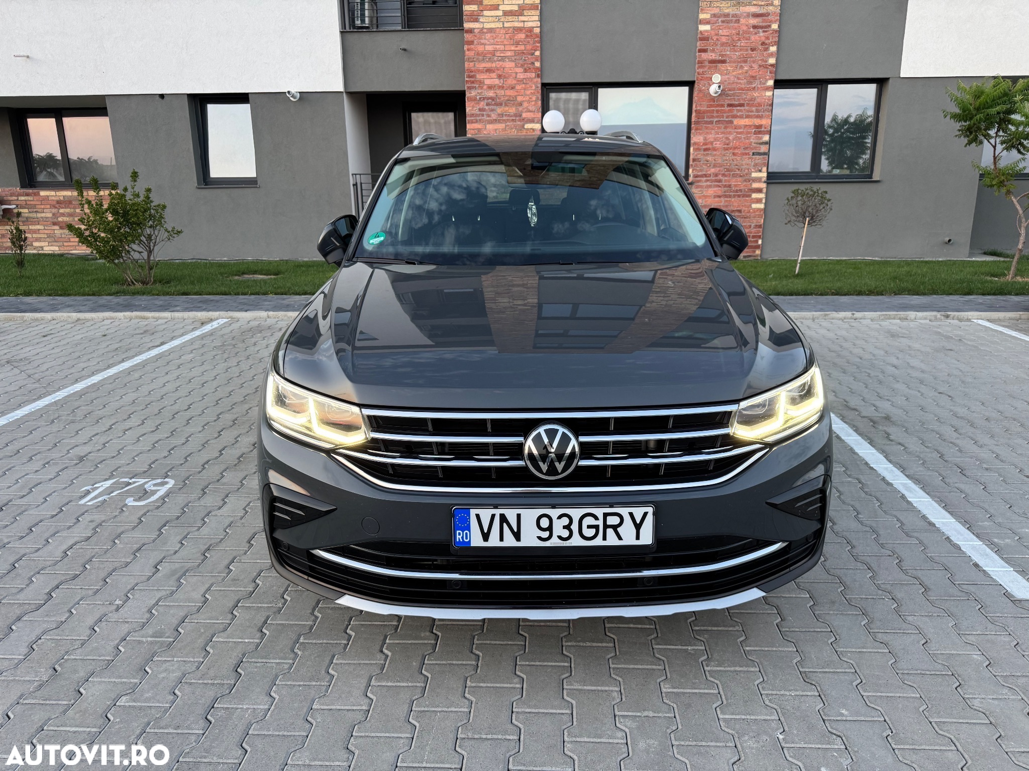Volkswagen Tiguan 2.0 TDI SCR 4MOTION DSG Elegance - 6