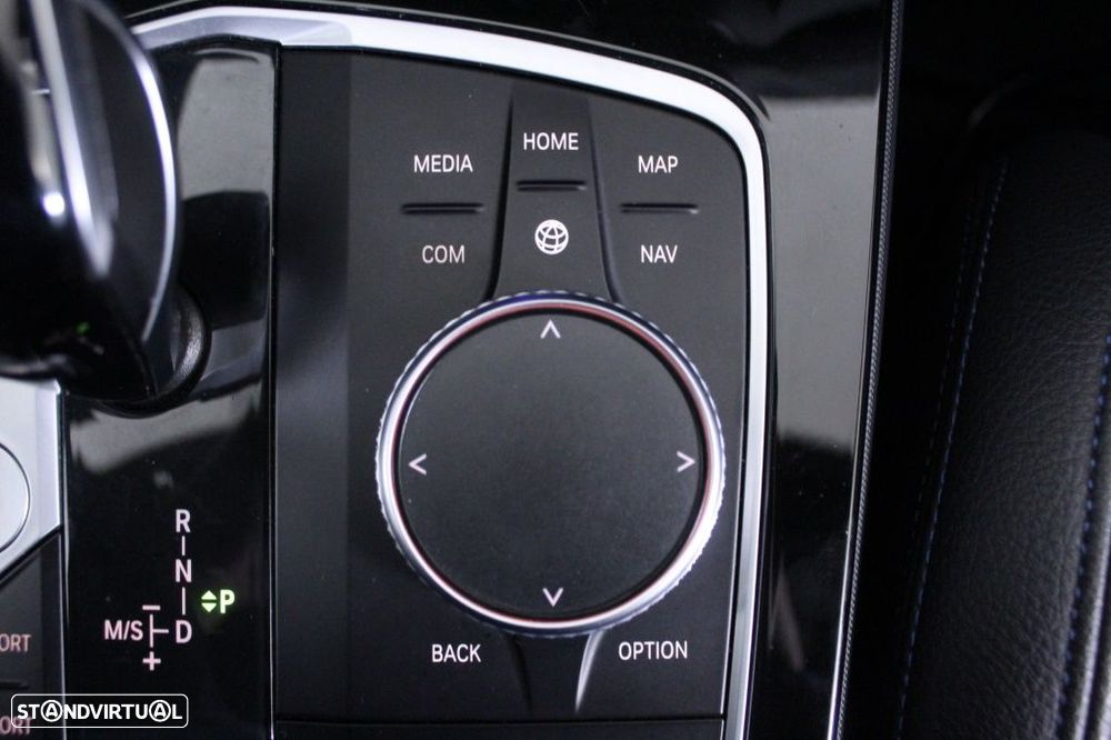 BMW 116 d Pack Desportivo M Auto - 33