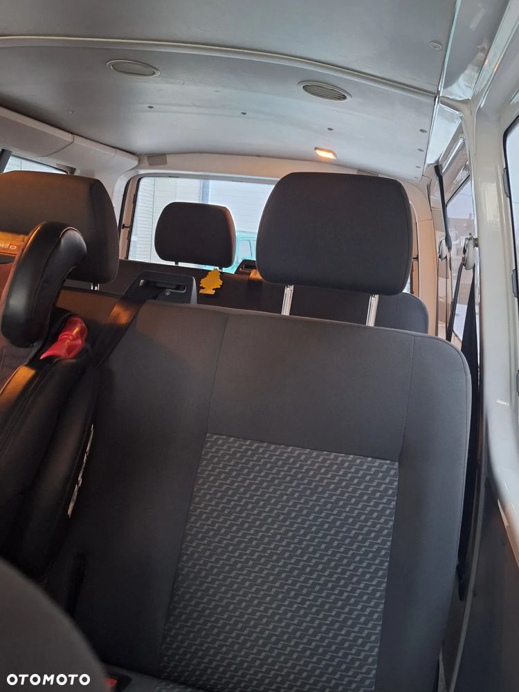 Volkswagen Transporter - 2