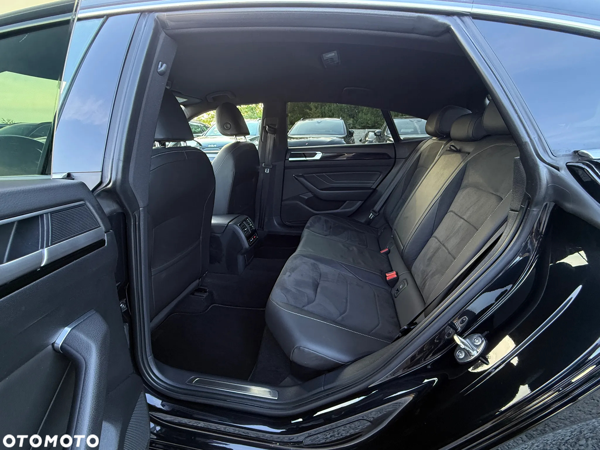 Volkswagen Arteon 2.0 TDI R-Line DSG - 32