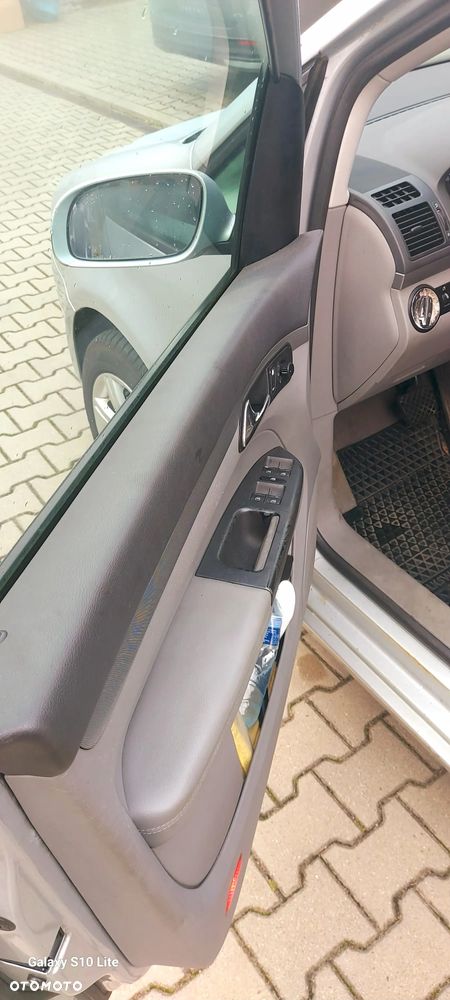 Volkswagen Touran 1.9 TDI DSG Highline - 6