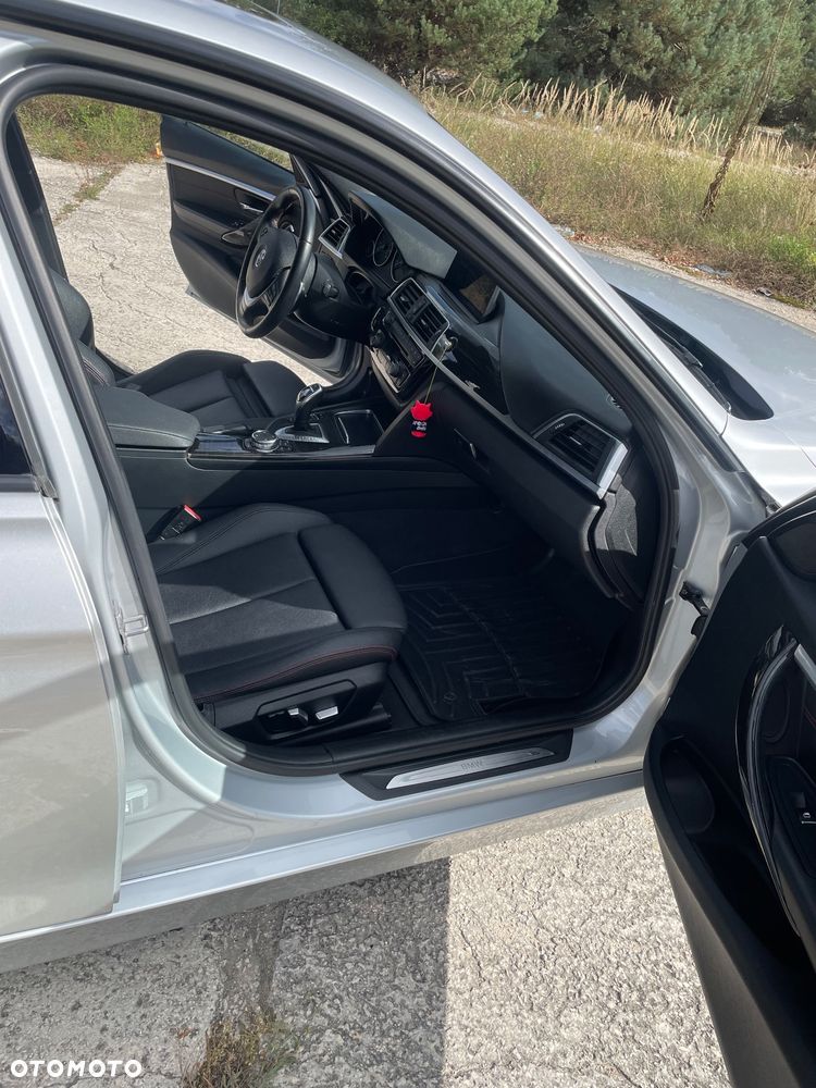 BMW Seria 3 328i xDrive Sport Line - 10