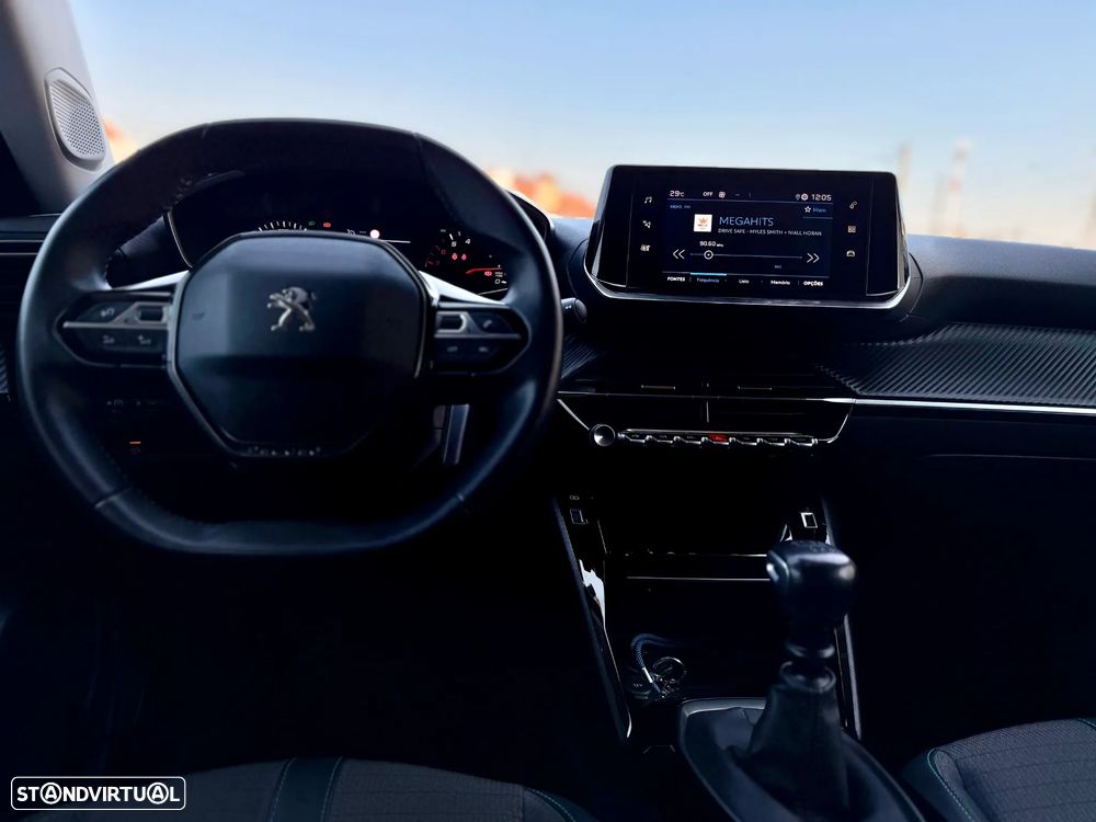Peugeot 2008 1.2 PureTech Allure - 16