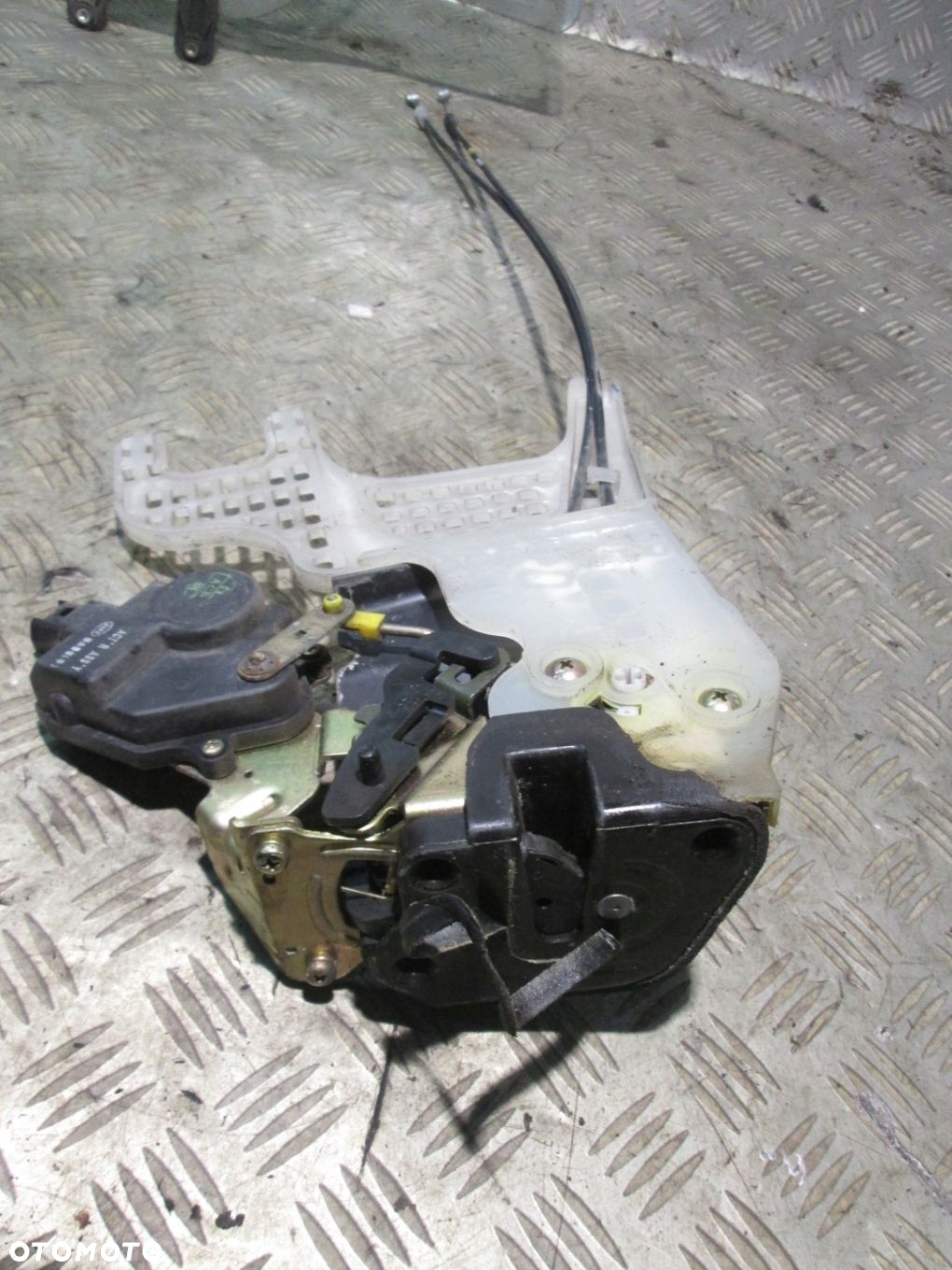 ZAMEK DRZWI PRAWY TYŁ HYUNDAI TUCSON I 04- 5 PIN EUROPA - 4