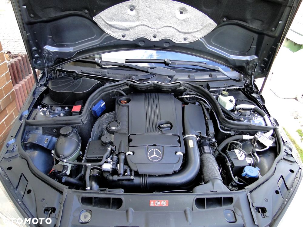 Mercedes-Benz Klasa C 180 CGI Automatik BlueEFFICIENCY Avantgarde - 12