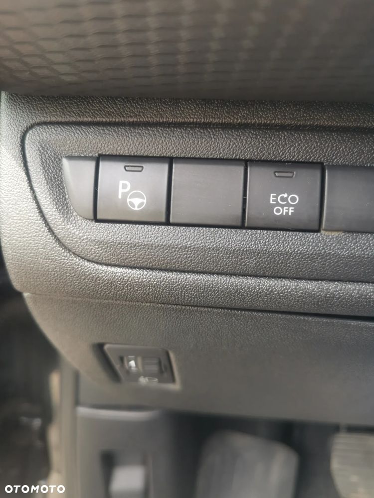 Peugeot 2008 BlueHDi FAP 120 STOP & START Allure - 17