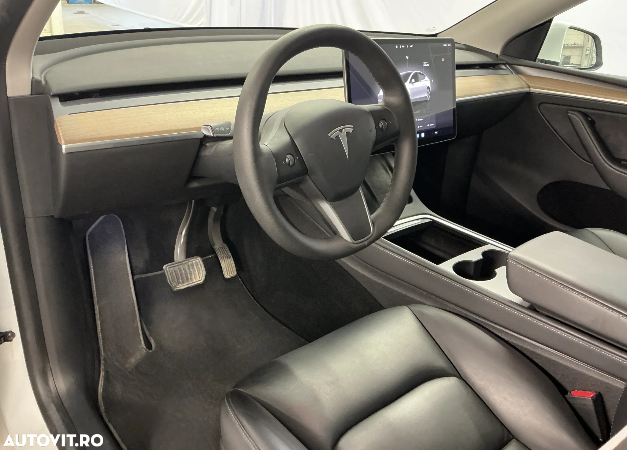 Tesla Model Y Long Range Dual Motor AWD - 2