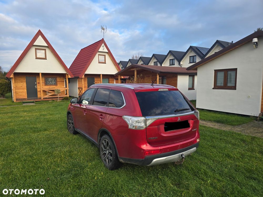 Mitsubishi Outlander - 2