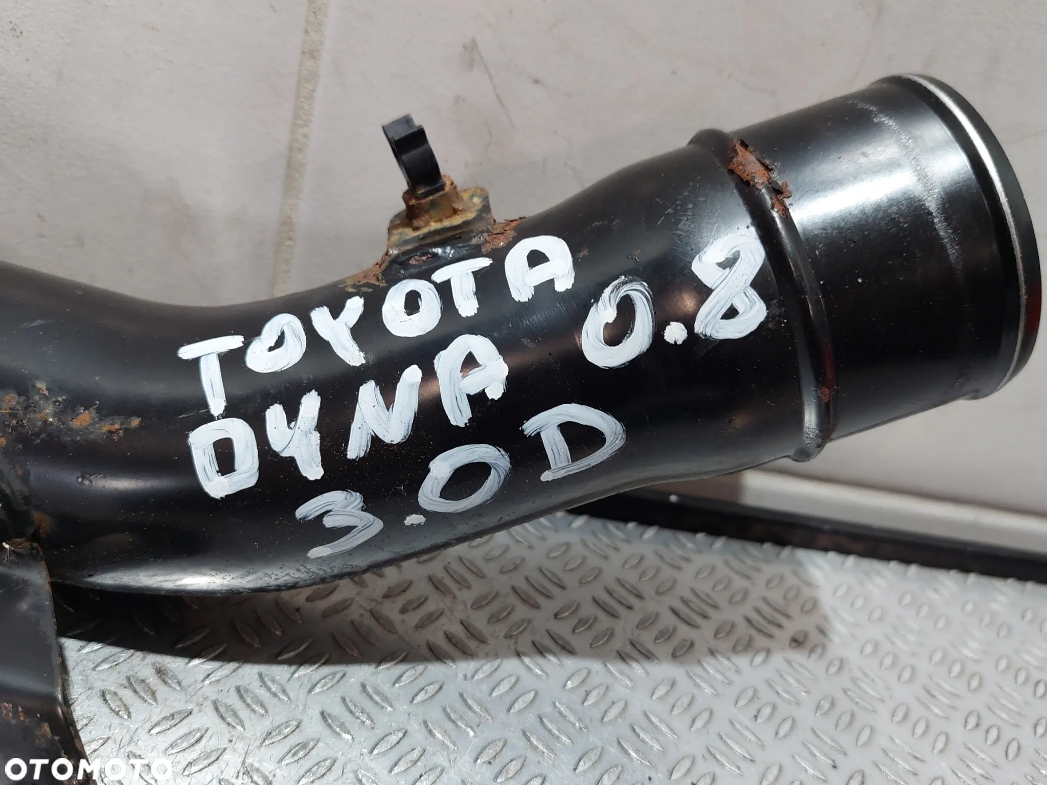 PRZEWÓD RURA POWIETRZA TOYOTA DYNA R2008 3,0 DISEL - 2