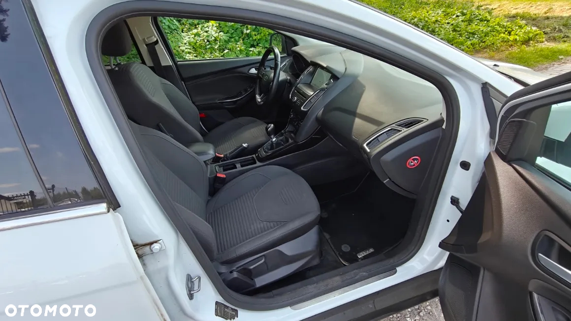 Ford Focus Turnier 1.0 EcoBoost Start-Stopp-System TITANIUM - 10