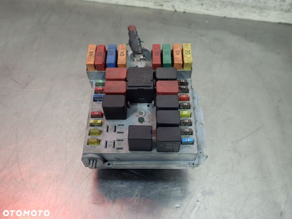 SKRZYNKA BEZPIECZNIKÓW FIAT BRAVO II 51832042 - 2