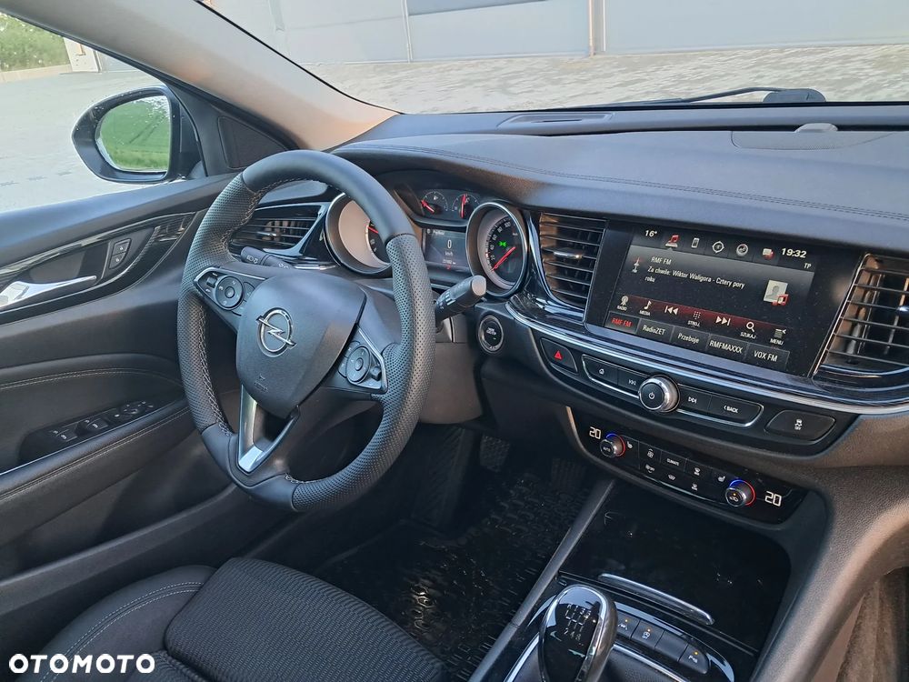 Opel Insignia - 25
