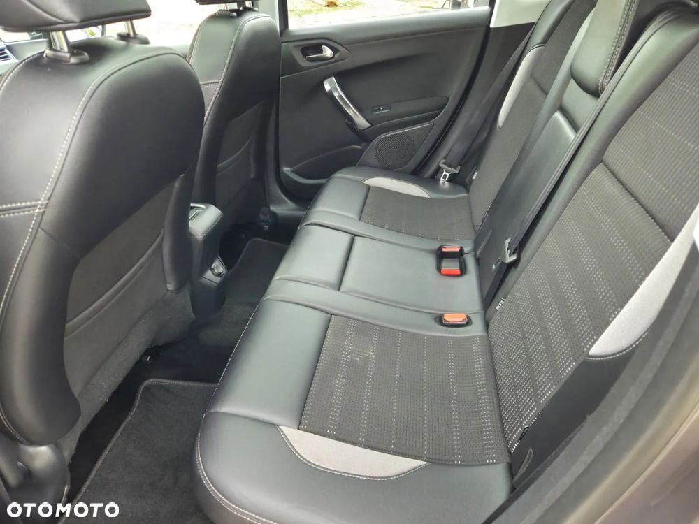 Peugeot 2008 1.6 e-HDi Allure S&S - 15