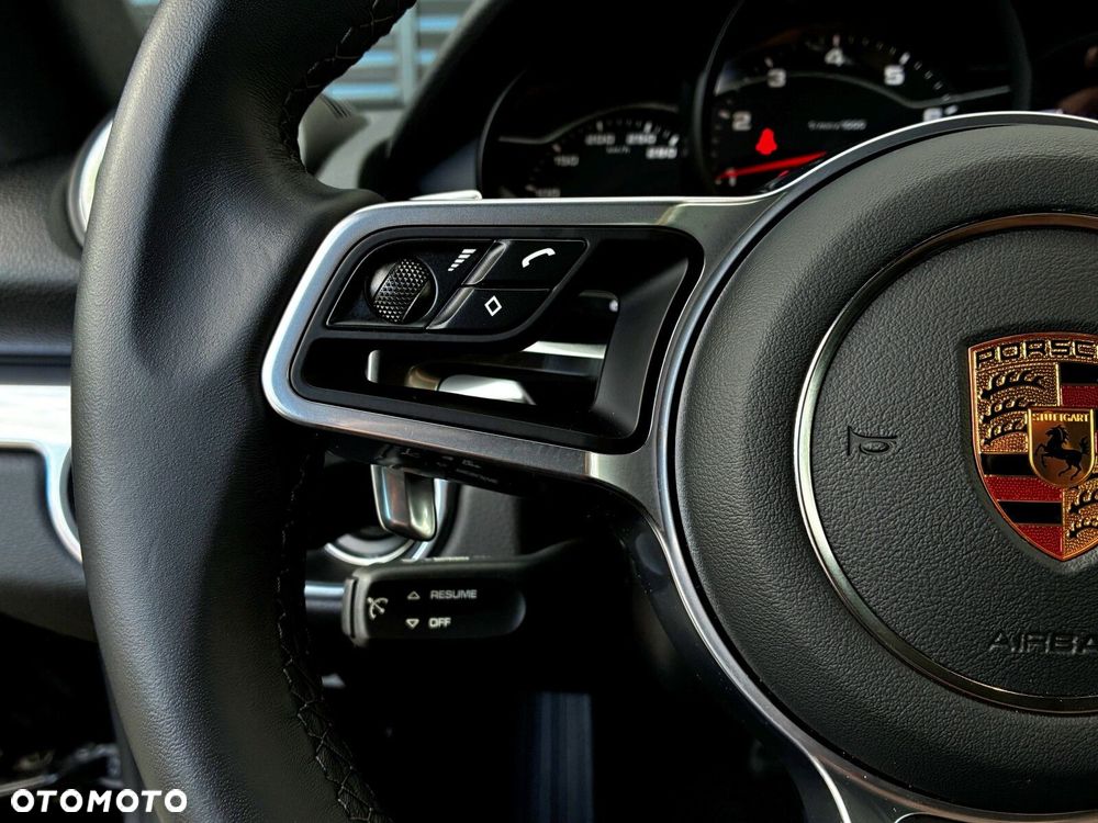 Porsche 718 Cayman - 25