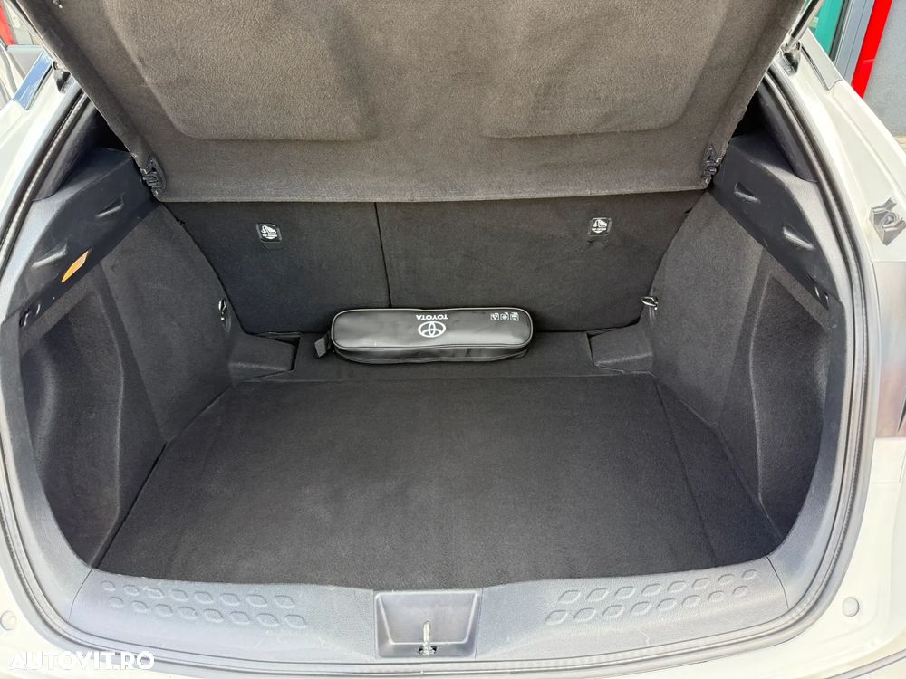 Toyota C-HR Flow - 26