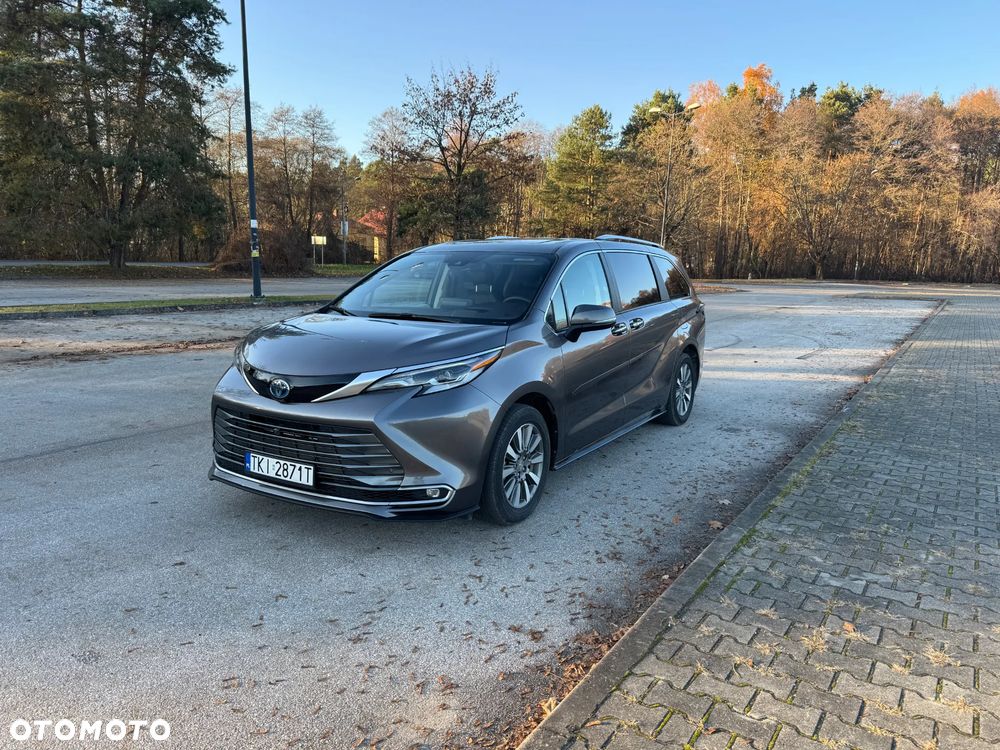 Toyota Sienna - 1