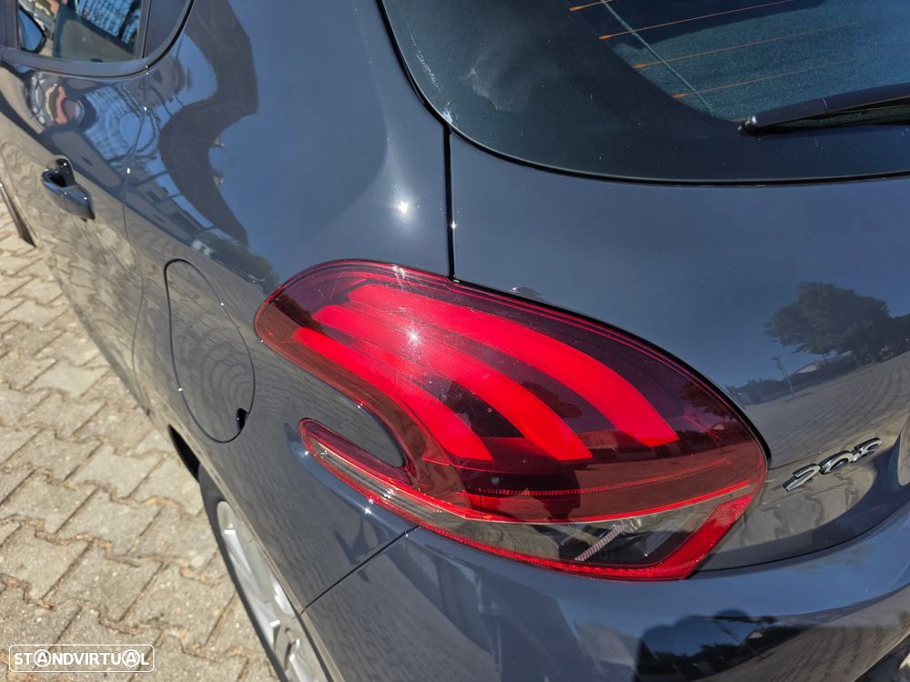 Peugeot 208 1.2 PureTech Signature - 29
