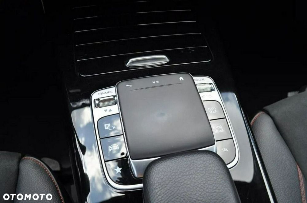 Mercedes-Benz CLA 200 7G-DCT AMG Line - 30