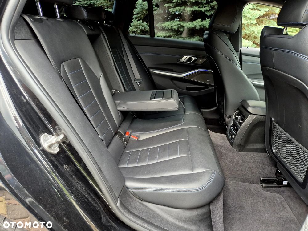 BMW Seria 3 330d xDrive M Sport sport - 9