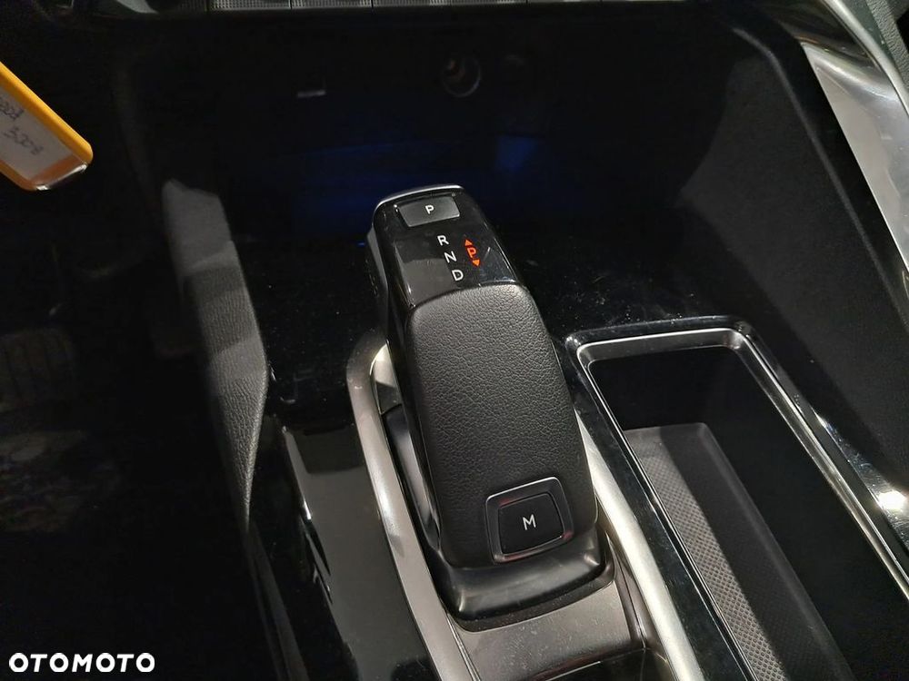 Peugeot 3008 1.2 PureTech Active Pack S&S EAT8 - 17