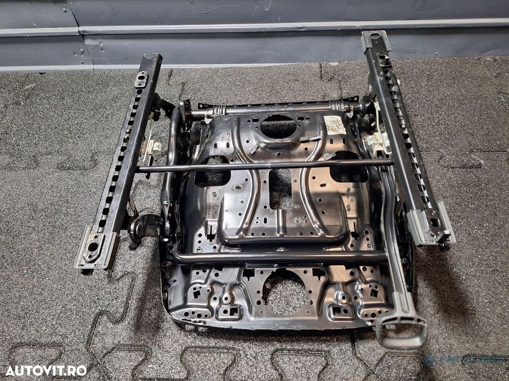 Armatura  scaun stanga VOLKSWAGEN PASSAT B8 2014 - 2023  5Q4881105M - 2