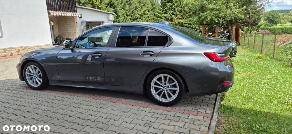 BMW Seria 3 320d mHEV - 10