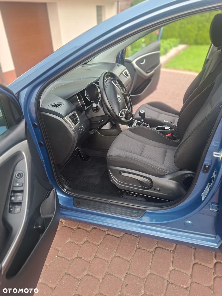 Hyundai i30 blue 1.4 Passion - 16