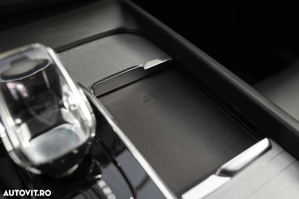 Volvo XC 60 B4 MHEV AT AWD Plus Dark - 32