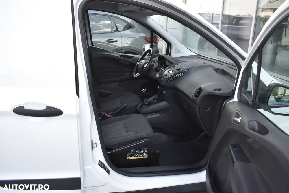 Ford Transit Courier - 29