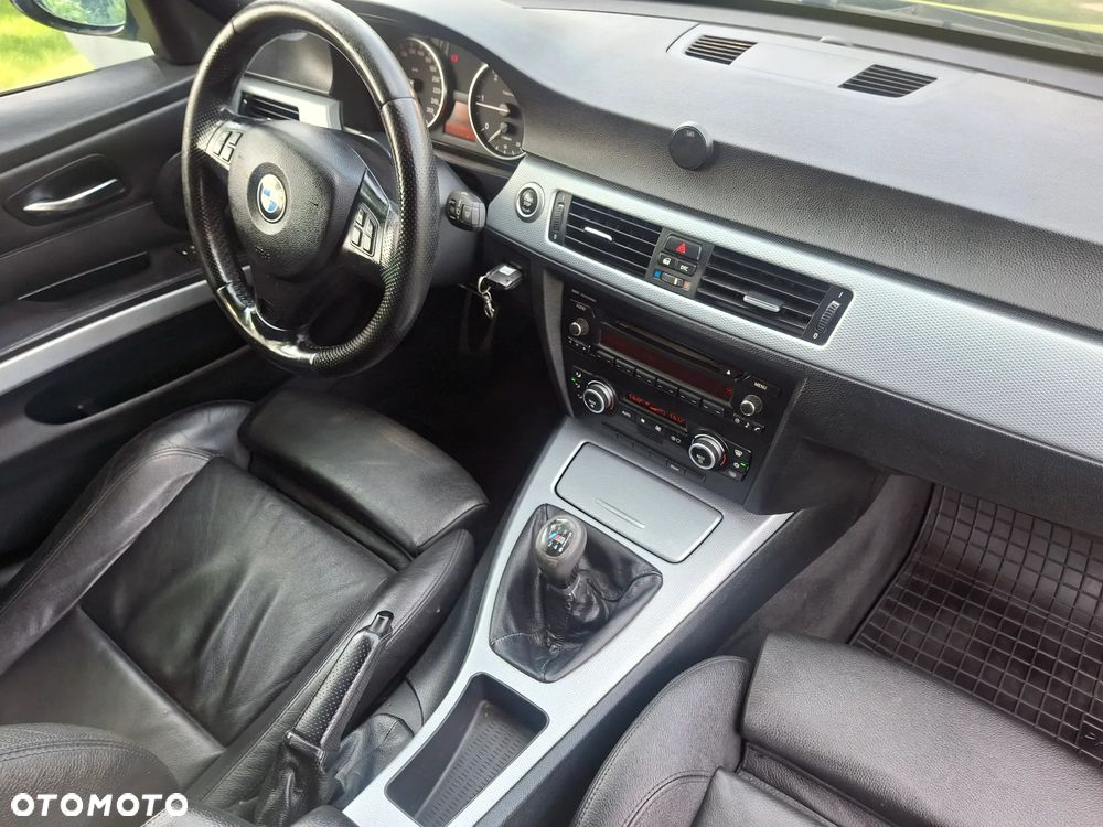 BMW Seria 3 318d DPF Edition Sport - 18
