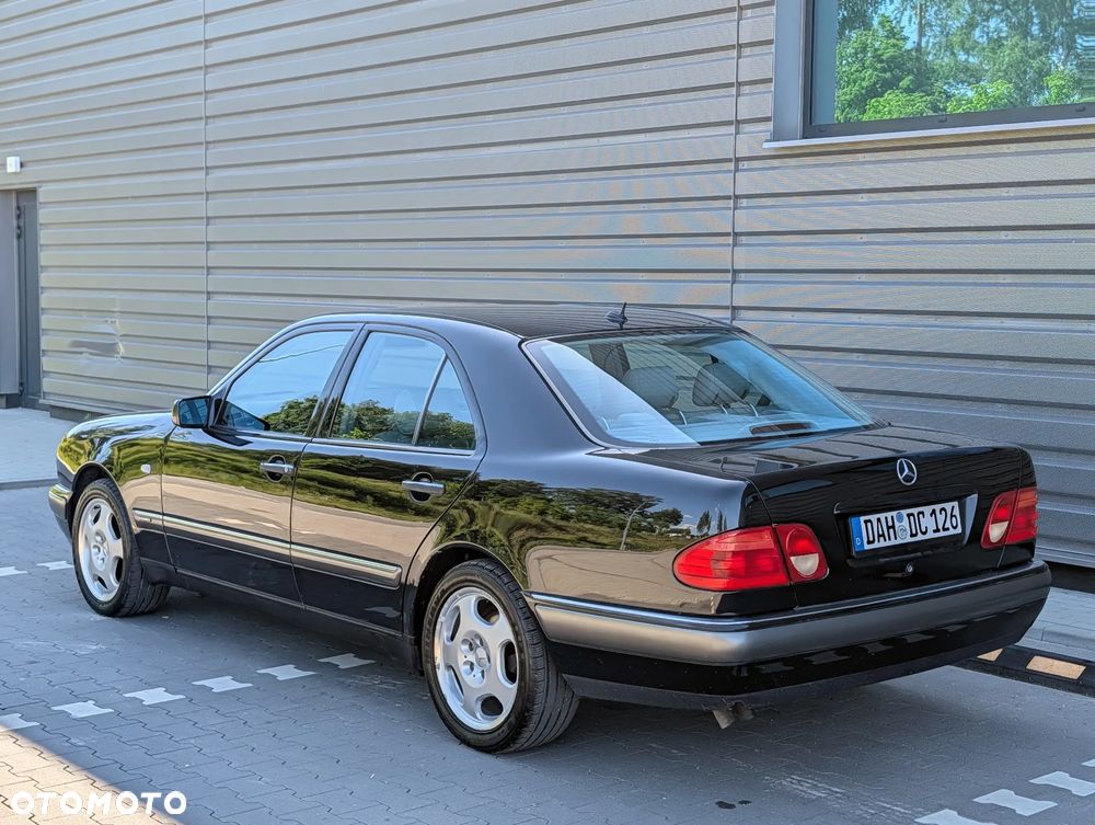 Mercedes-Benz Klasa E 320 4-Matic Elegance - 2