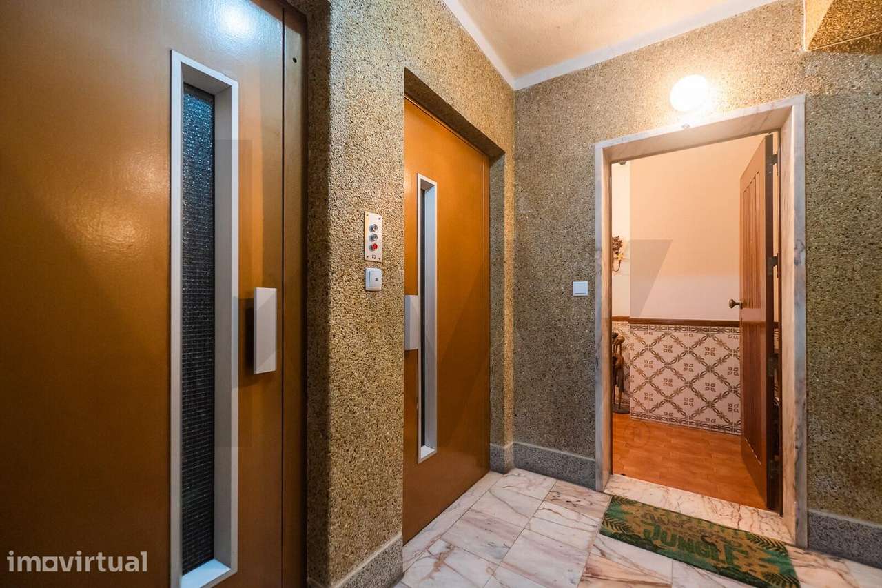 Agualva - Apartamento T2 Impecável  90m2  com Exposição Total a Sul - Grande imagem: 2/37