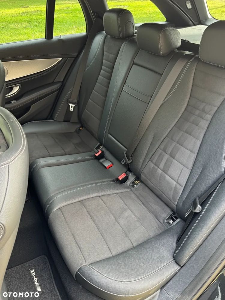 Mercedes-Benz Klasa E 220 d 4-Matic 9G-TRONIC - 23