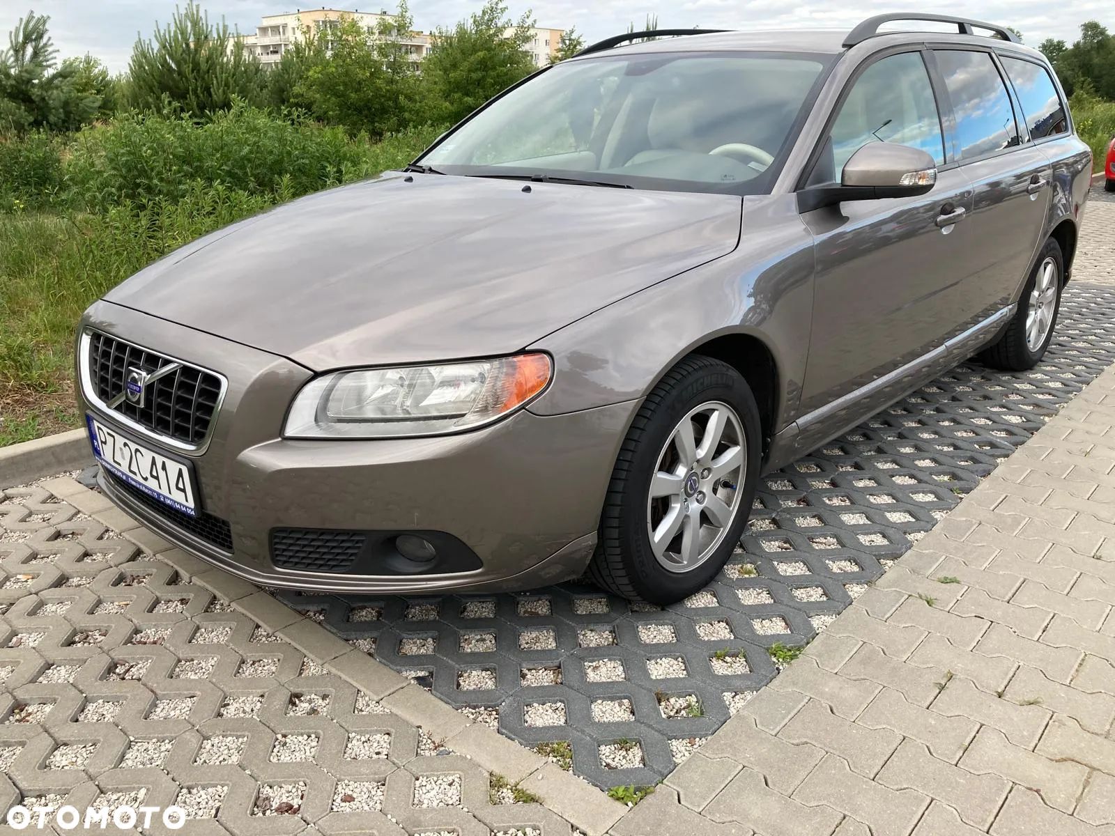 Volvo V70 2.5T Momentum - 1