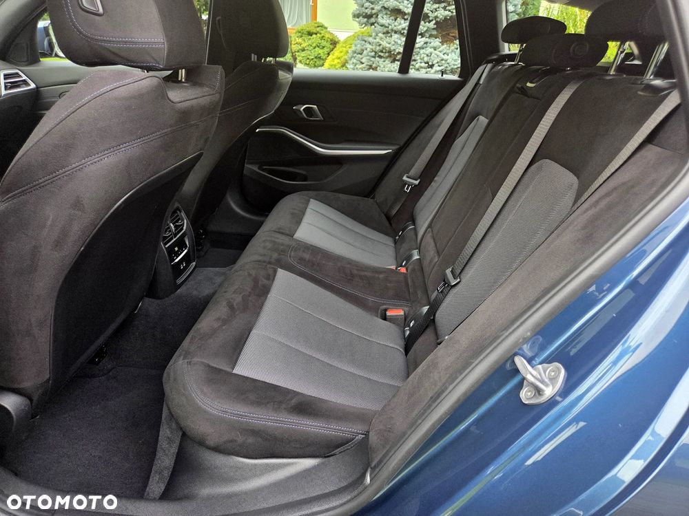 BMW Seria 3 330i xDrive M Sport - 26